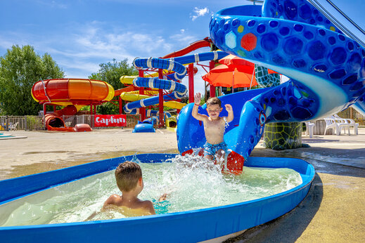 Children playing in splash pool with slides at CAPFUN Ullule, Tournon d'Agenais.