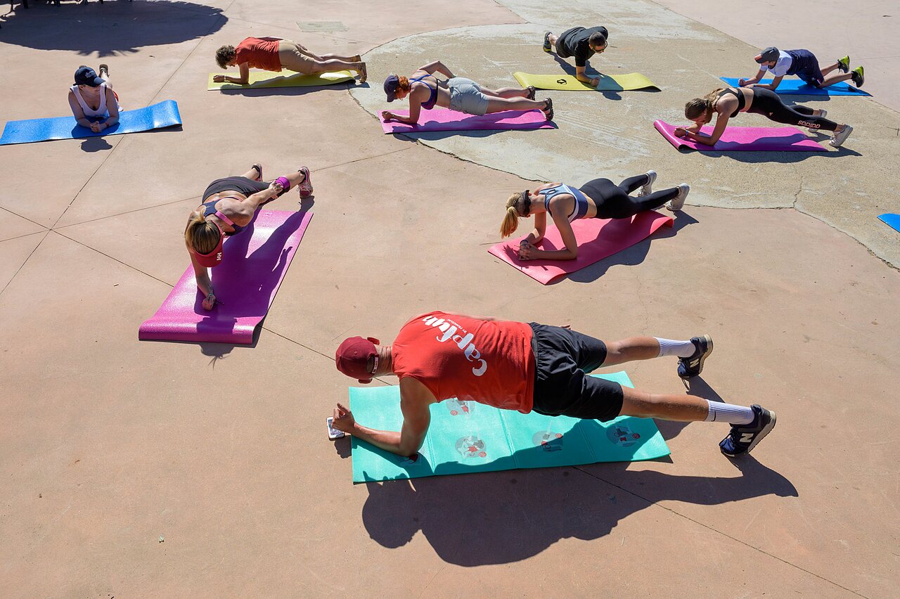 Group sports session on mats at CAPFUN Alba campsite in CREIXELL (43).