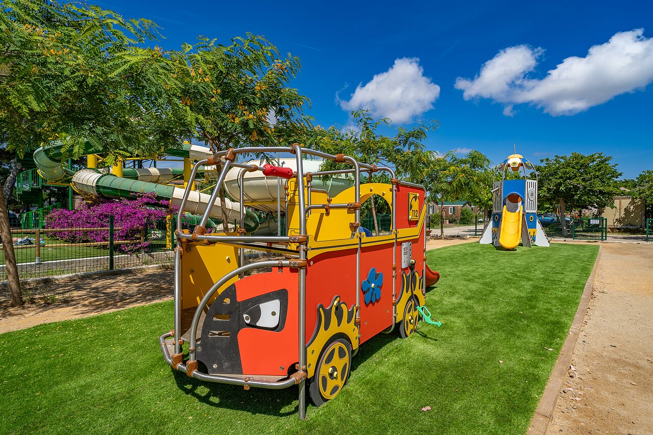 Playground with play structures and water slides at CAPFUN Alba campsite in CREIXELL (43).
