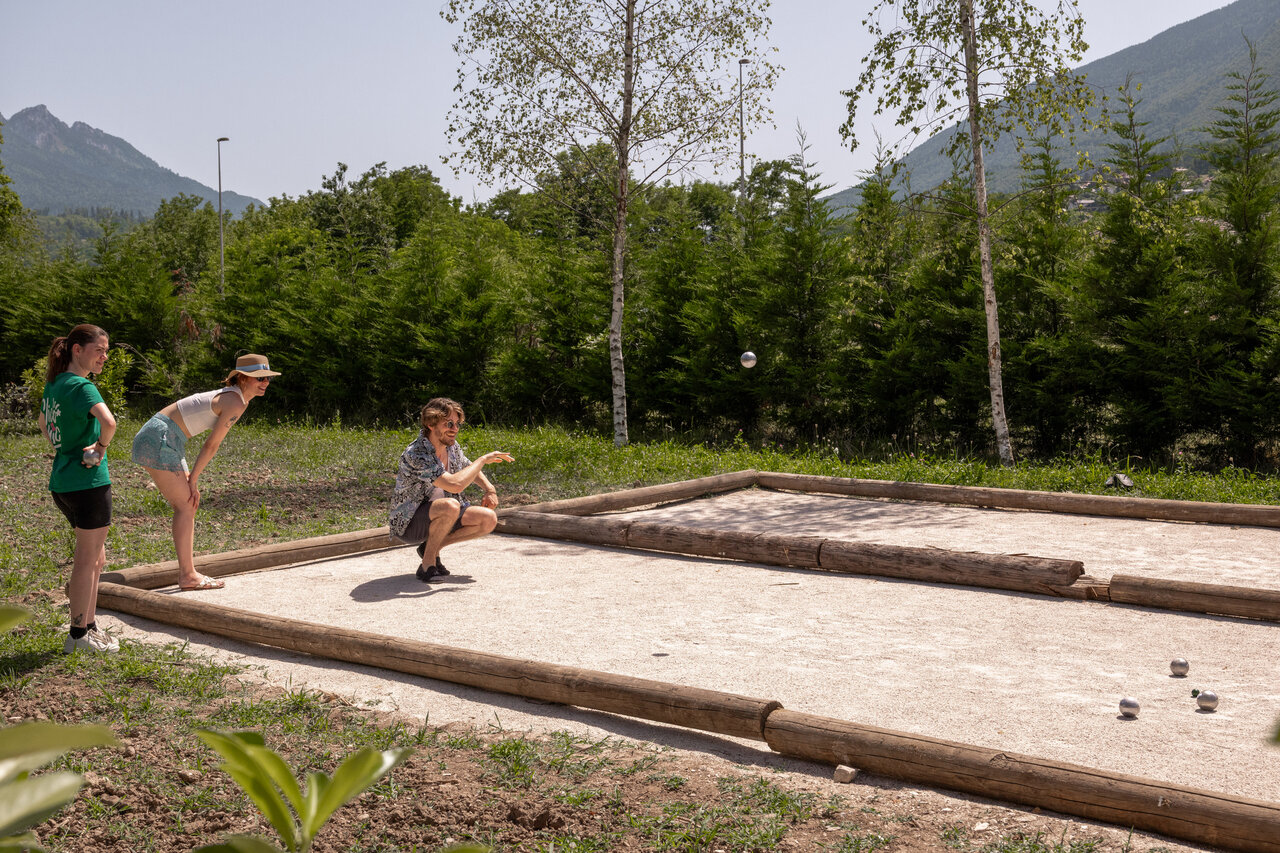 Petanque court with players, friendly atmosphere at CLICOCHIC Aloua campsite in Sevrier (74).