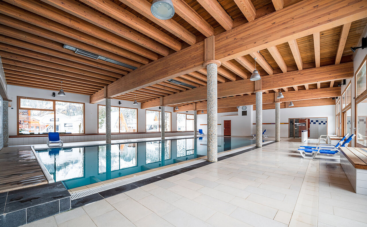 Heated indoor pool, large windows, CLICOCHIC Alpes Lodges Pralognan (73).
