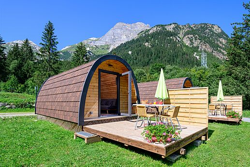 Unusual wooden accommodation with terrace at CLICOCHIC Alpes Lodges campsite in Pralognan la Vanoise (73).