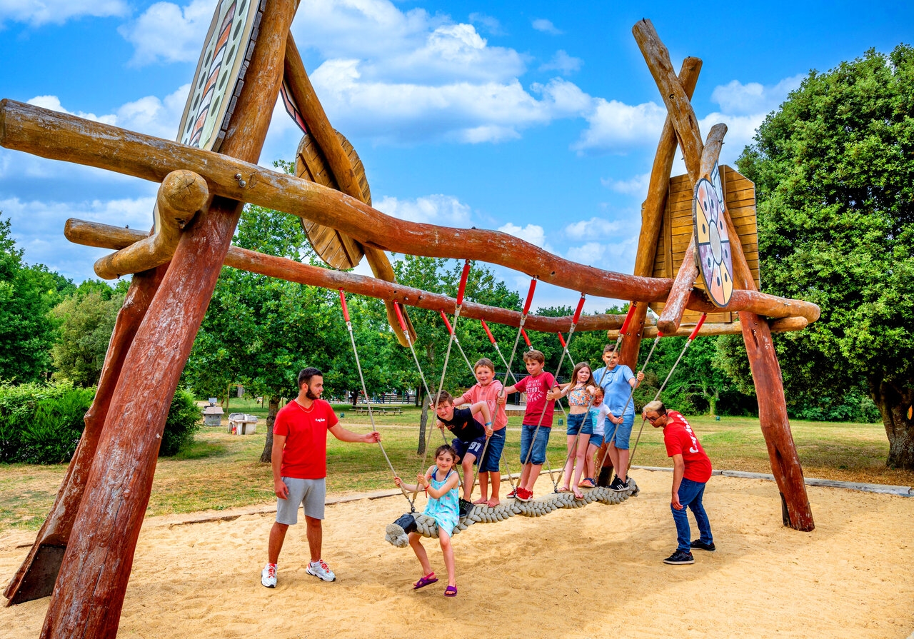 Wooden swing, children and animators at CAPFUN An Trest Sarzeau.