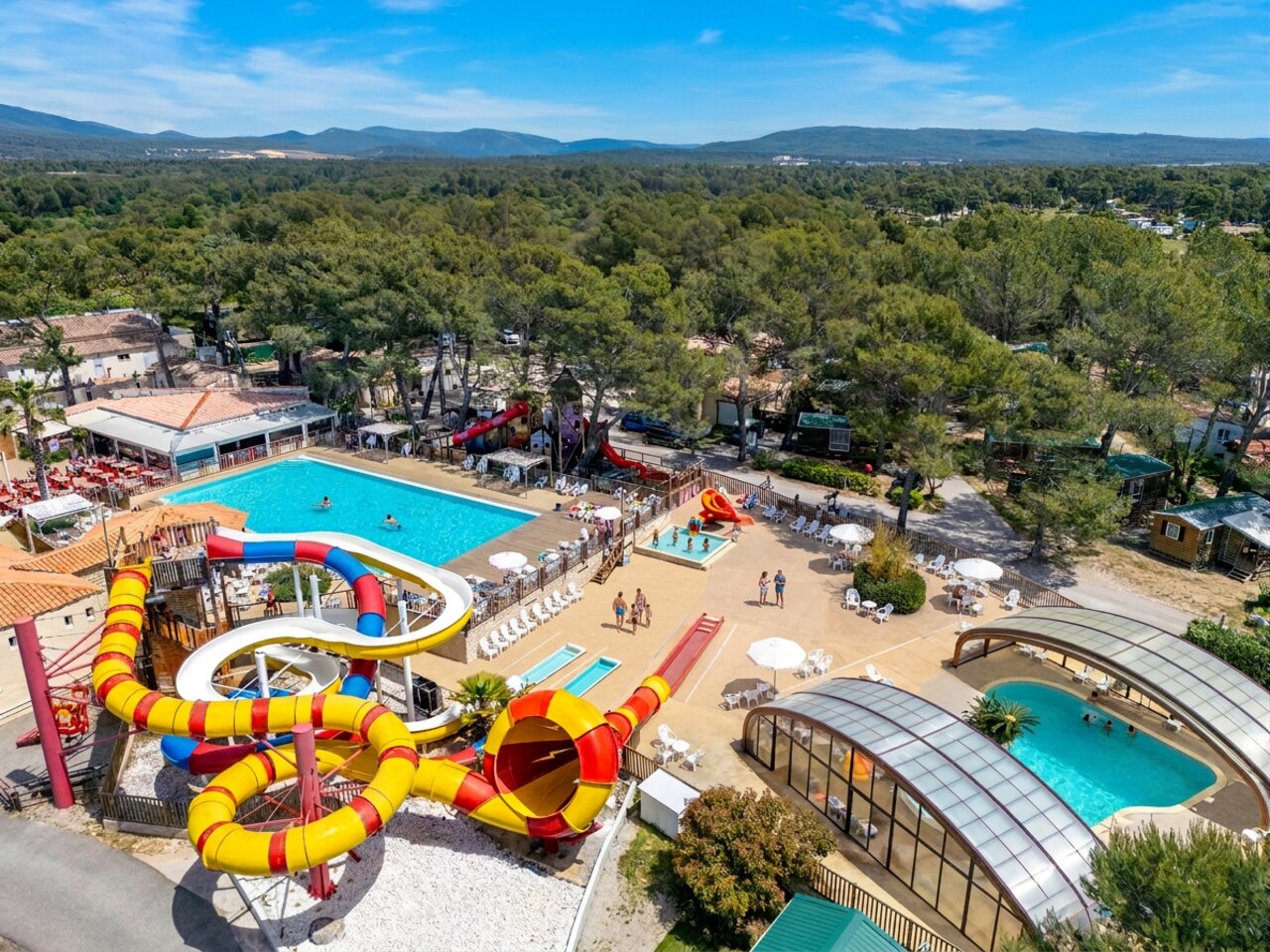 Swimming pools, water slides and play areas at CAPFUN Arbois du Castellet campsite in LE CASTELLET (83).