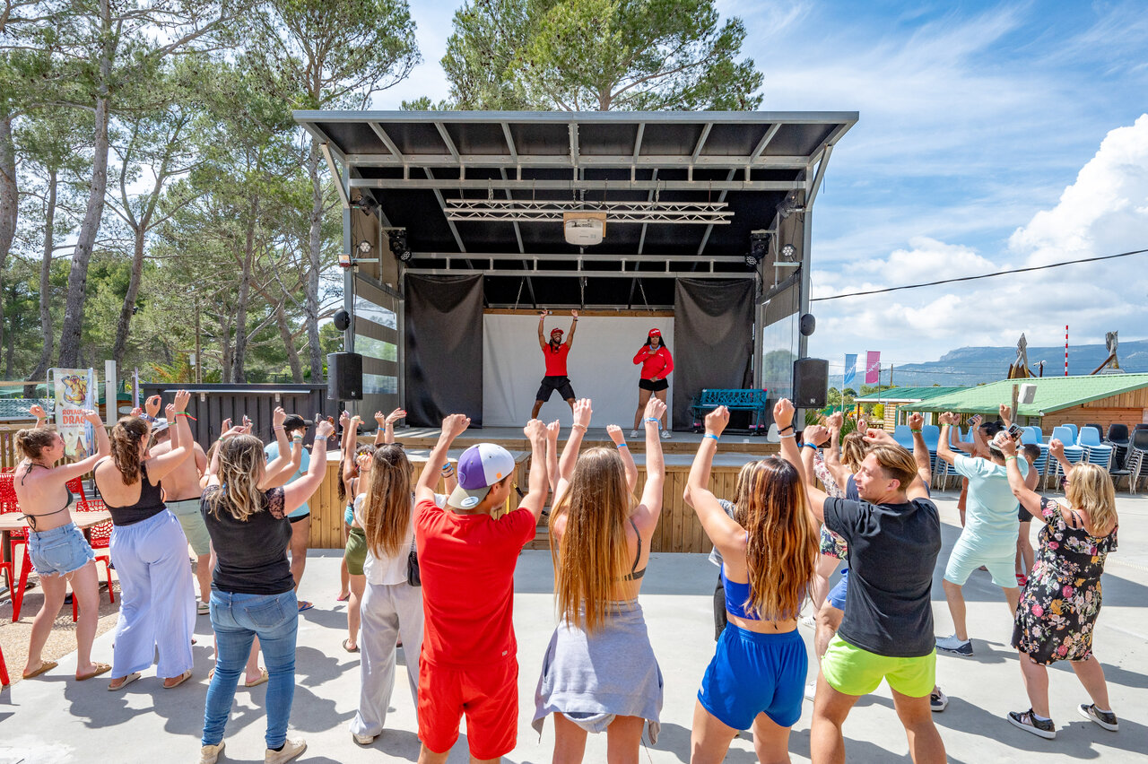 Dynamic animation with entertainers on stage at CAPFUN Arbois du Castellet campsite in LE CASTELLET (83).