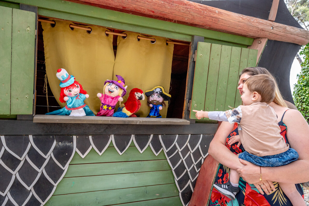 Puppet show for children at CAPFUN Arbois du Castellet campsite in LE CASTELLET (83).