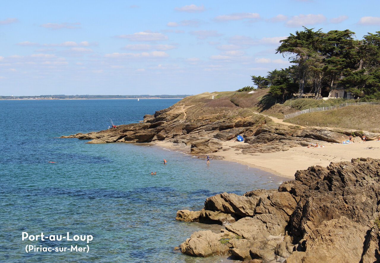 Rocky beach of Port-au-Loup in Piriac-sur-Mer, a place to visit in Loire-Atlantique.