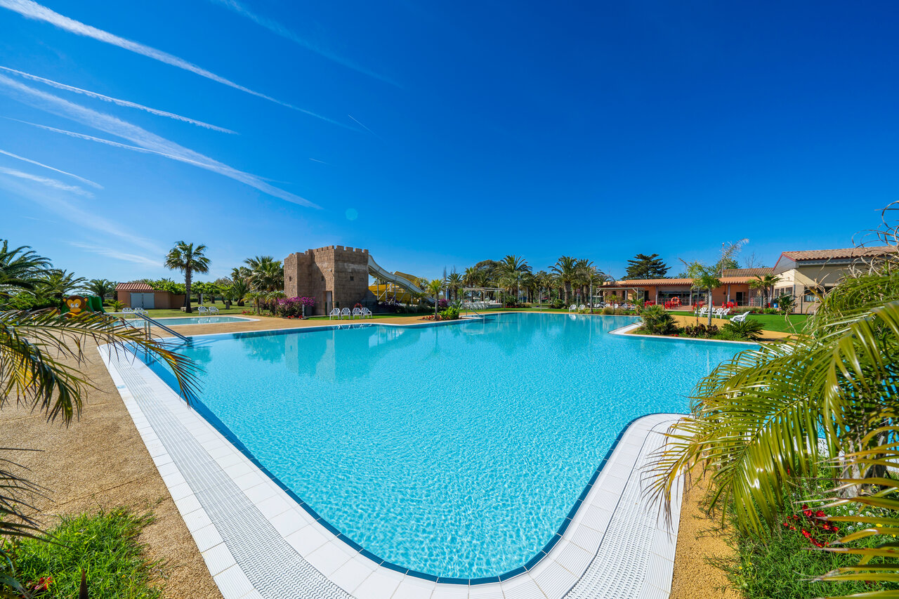Outdoor pool, water slide, castle at CAPFUN Aube, Deltebre, Tarragona (43).