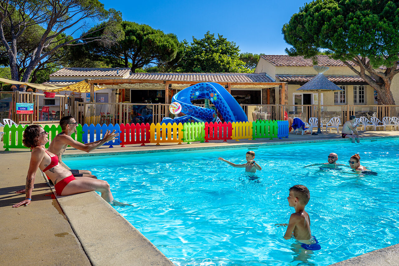 Outdoor pool, slide and families at CAPFUN Aubr�des, Puget sur Argens (83).