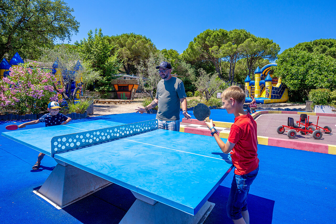 Table tennis, children and father at CAPFUN Aubr�des, Puget sur Argens (83).