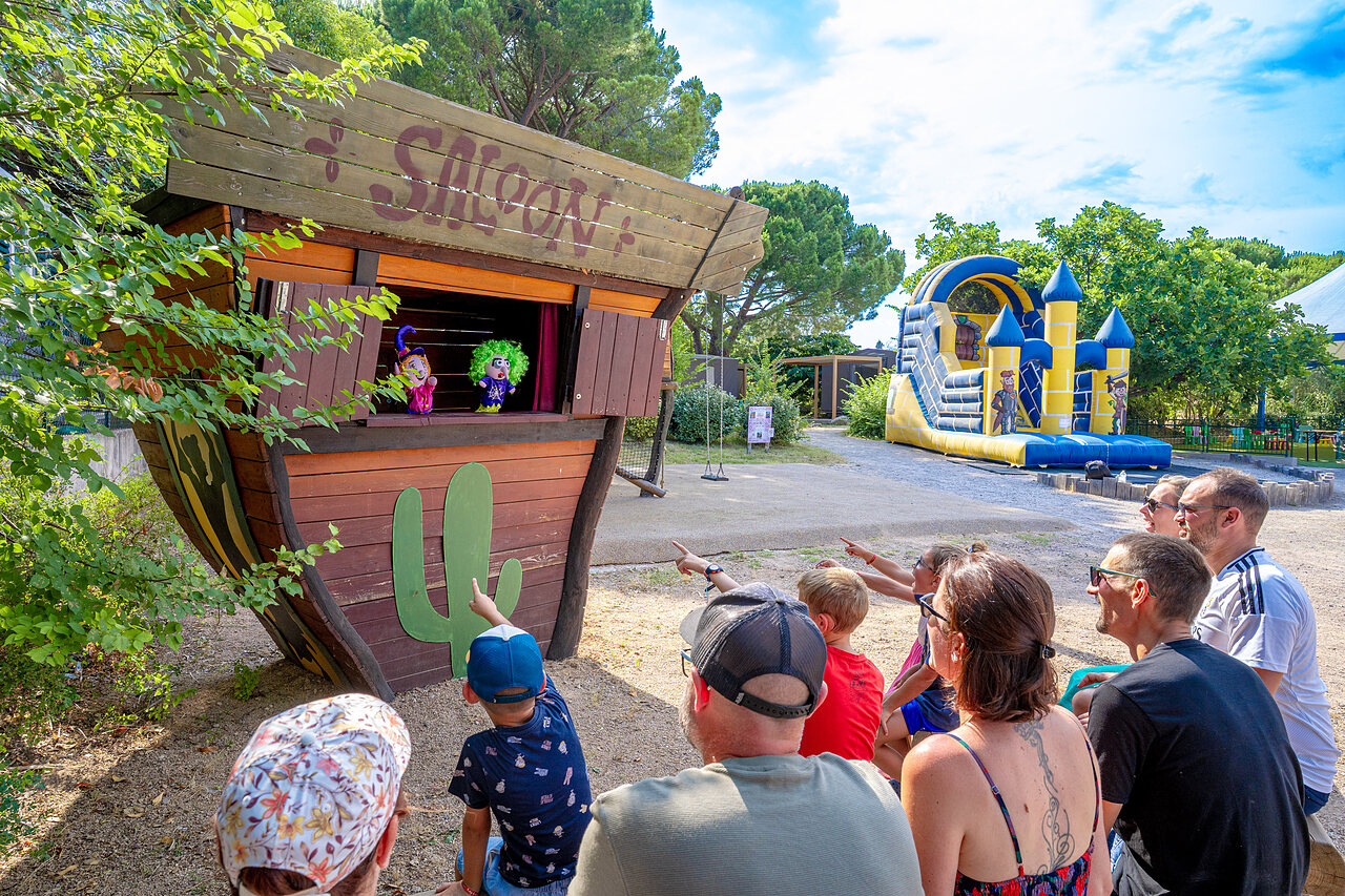 Children's puppet show at CAPFUN Aubr�des in Puget sur Argens (83).