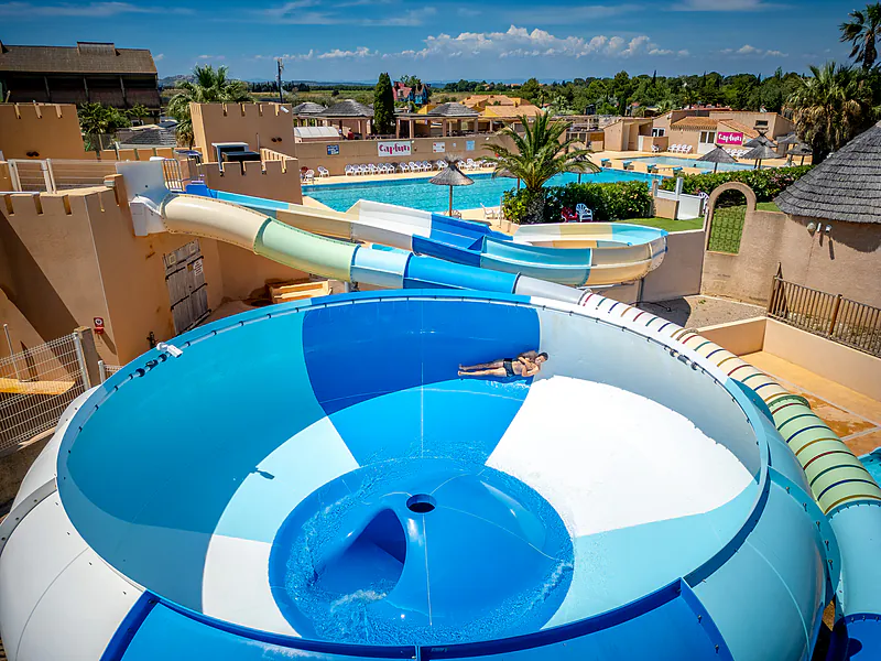Large "space bowl" water slide and outdoor pools at CAPFUN Barbacane campsite in NARBONNE (11).