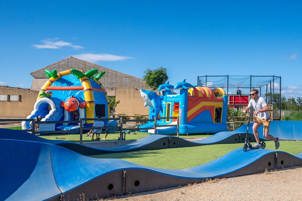 Inflatable structures, pump track and scooter at CAPFUN Barbacane campsite in NARBONNE (11).
