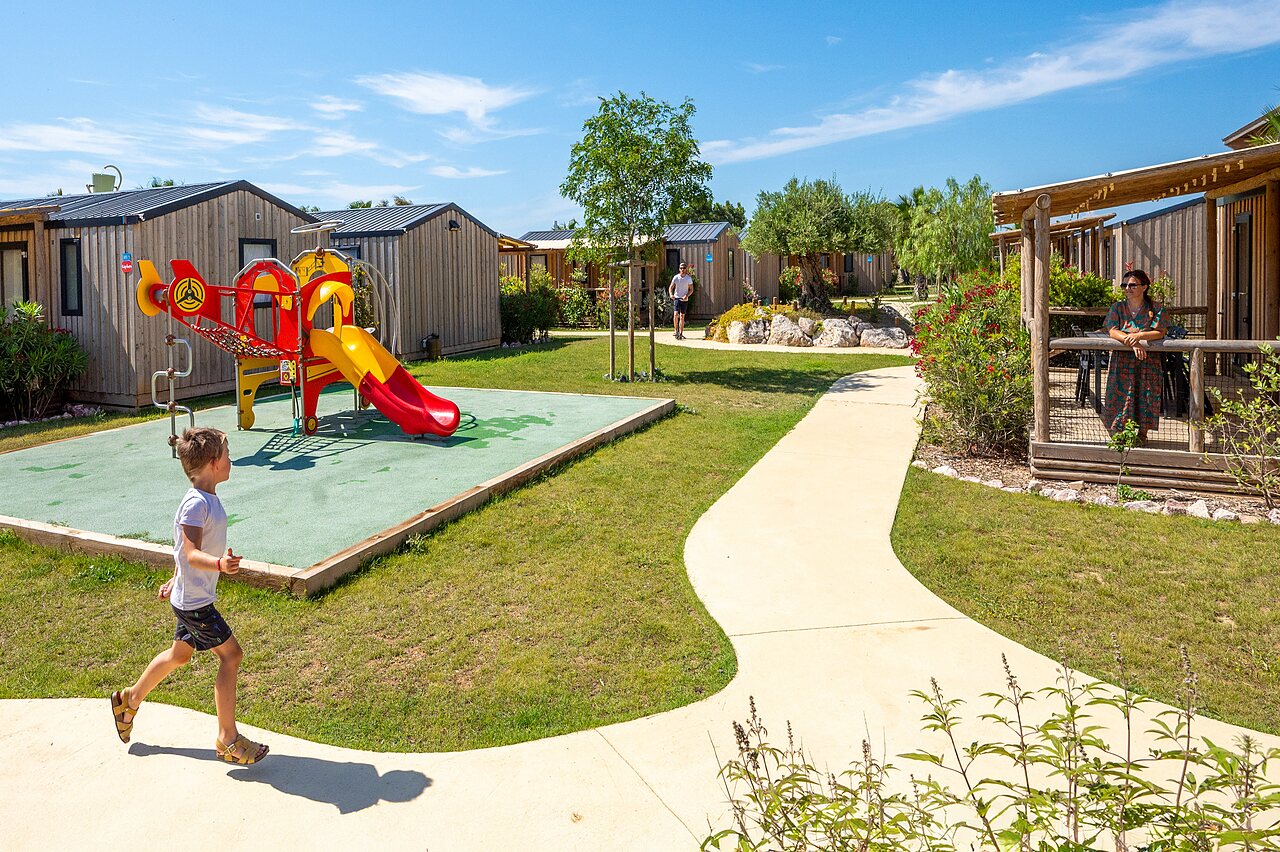 Playground, slide and mobile homes at CAPFUN Barbacane campsite in NARBONNE (11).