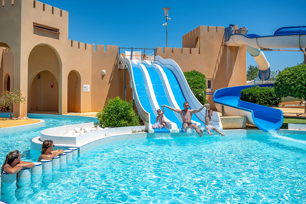 Giant water slides, family outdoor pool at CAPFUN Barbacane campsite in NARBONNE (11).