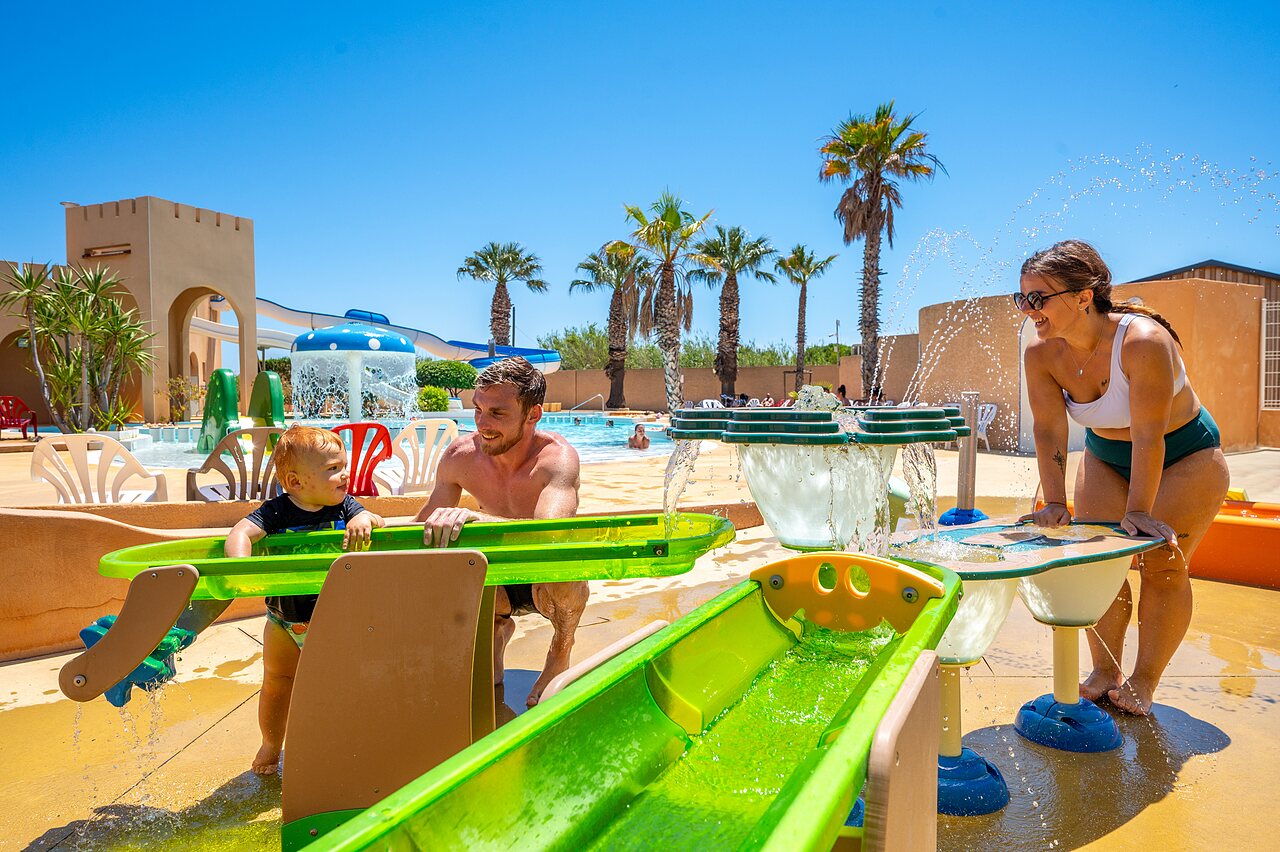 Water games, splash pad for family at CAPFUN Barbacane in NARBONNE (11).