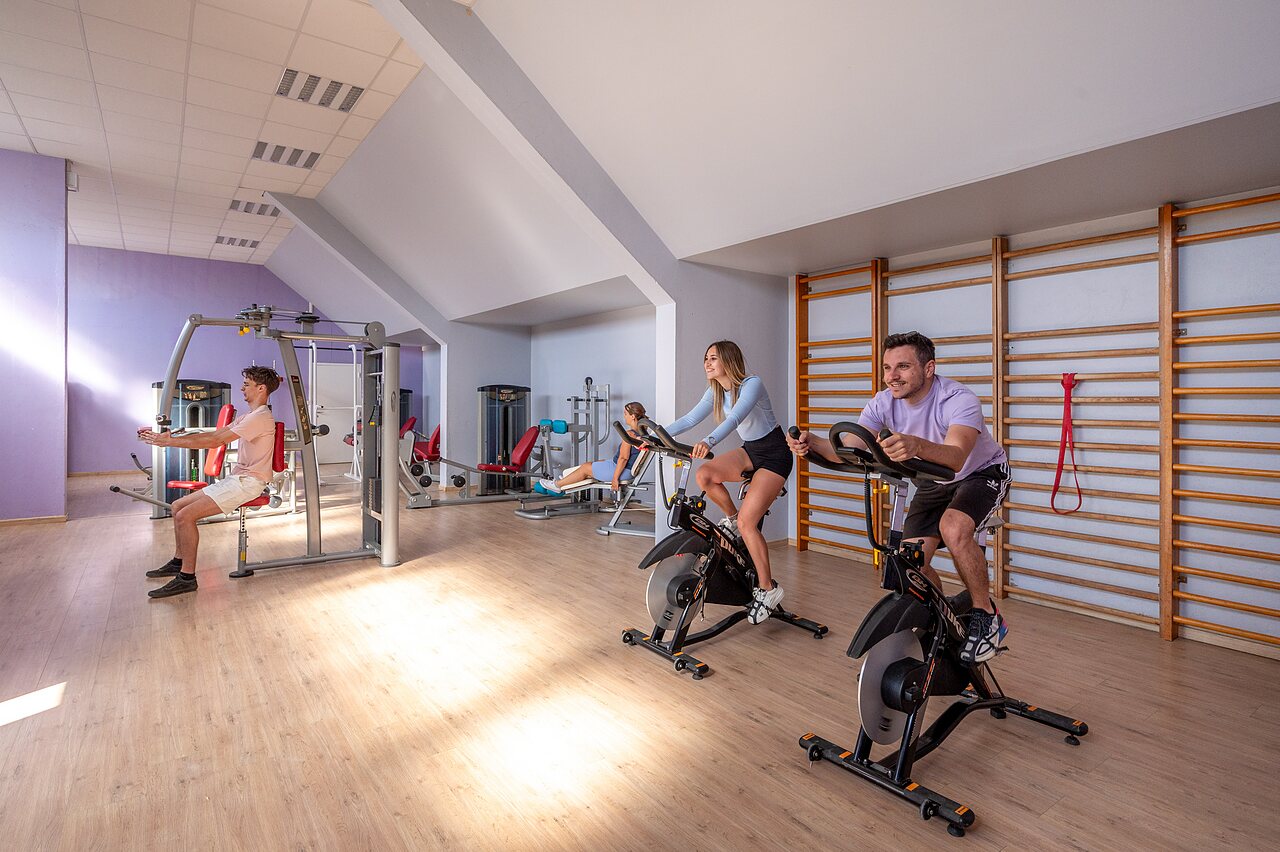 Fitness room, bikes, weight training, at CAPFUN Barbacane campsite in NARBONNE (11).
