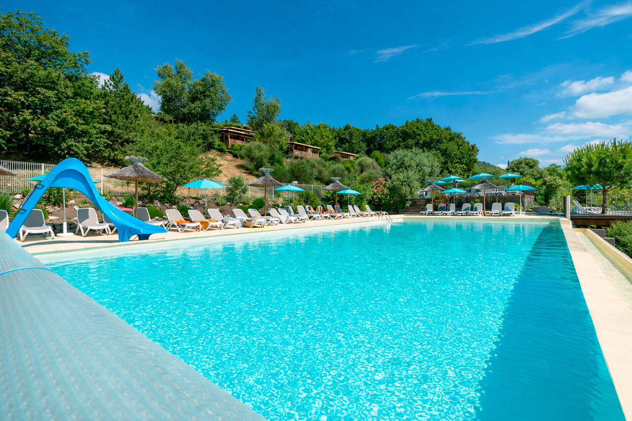 Large outdoor pool, water slide, sun loungers at CLICOCHIC Bastets, Marsanne (26).
