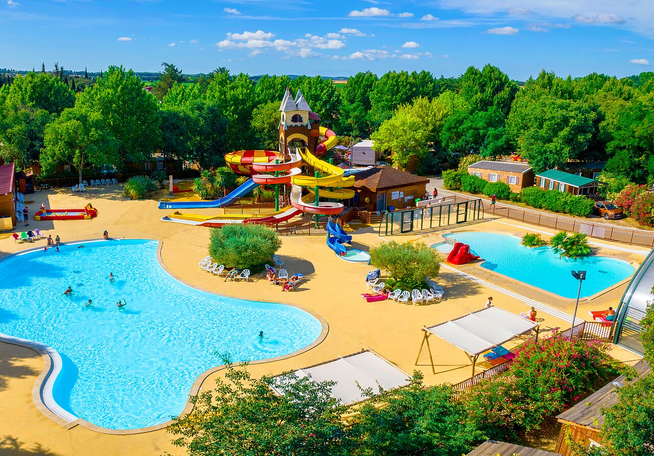 Water park with pools and giant slides at CAPFUN Bastide campsite in N�mes (30).
