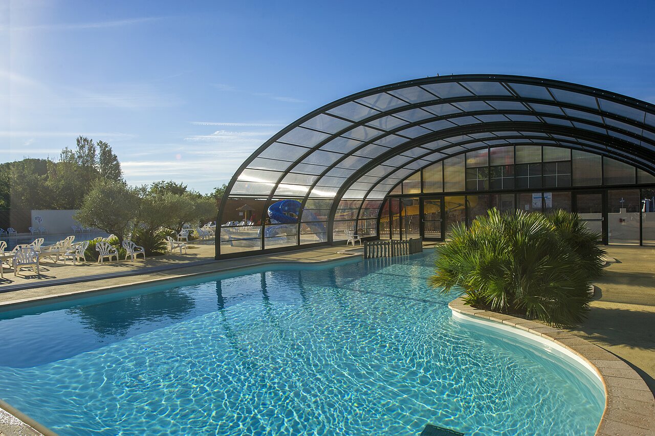 Outdoor and covered pool with slides at CAPFUN Bastide campsite in N�mes (30).