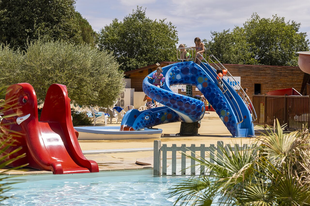 Colorful water slides and children's pool at CAPFUN Bastide campsite in N�mes (30).