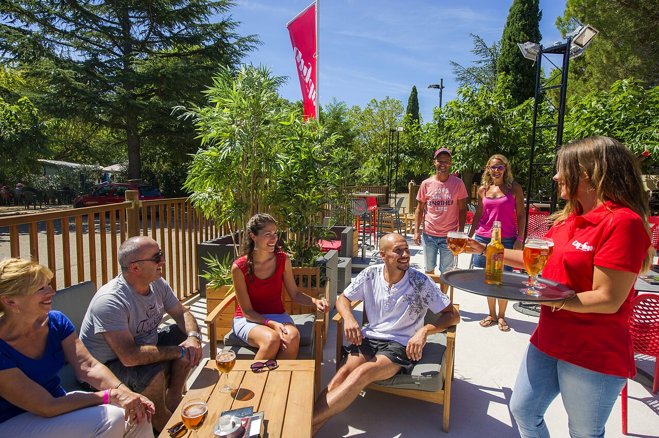 Guests enjoying drinks on bar terrace, CAPFUN Bastide N�mes (30).