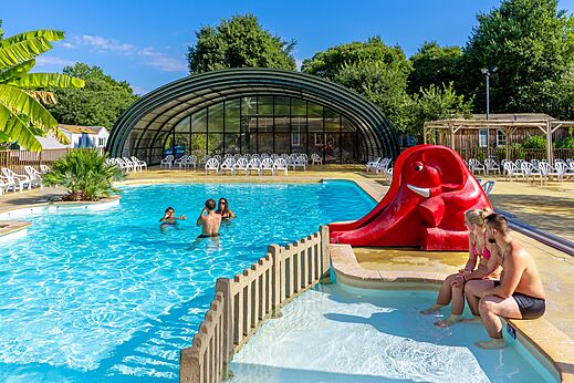 Outdoor and indoor pool with elephant slide at CAPFUN Bastide campsite in N�mes (30).