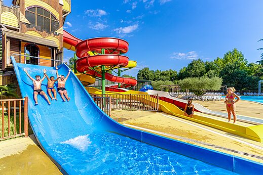 Giant water slides and swimming pool at CAPFUN Bastide campsite, N�mes (30).