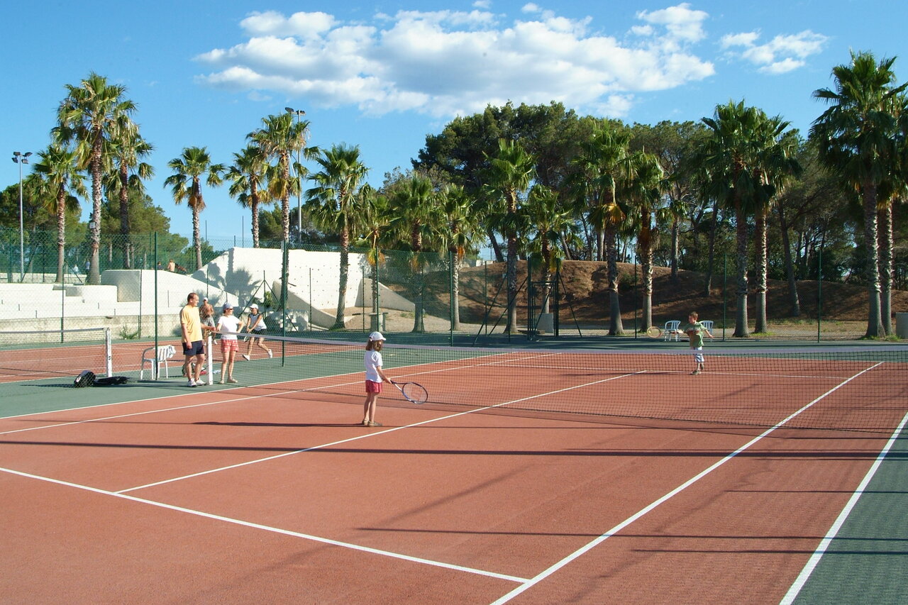 Tennis at camping CAPFUN La Baume - La Palmeraie in Fr�jus (83).