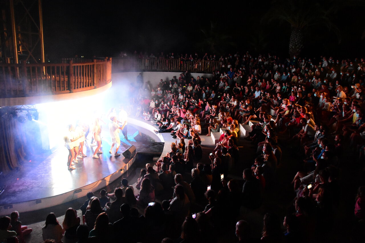 Night show at CAPFUN La Baume - La Palmeraie campsite in Fr�jus (83).