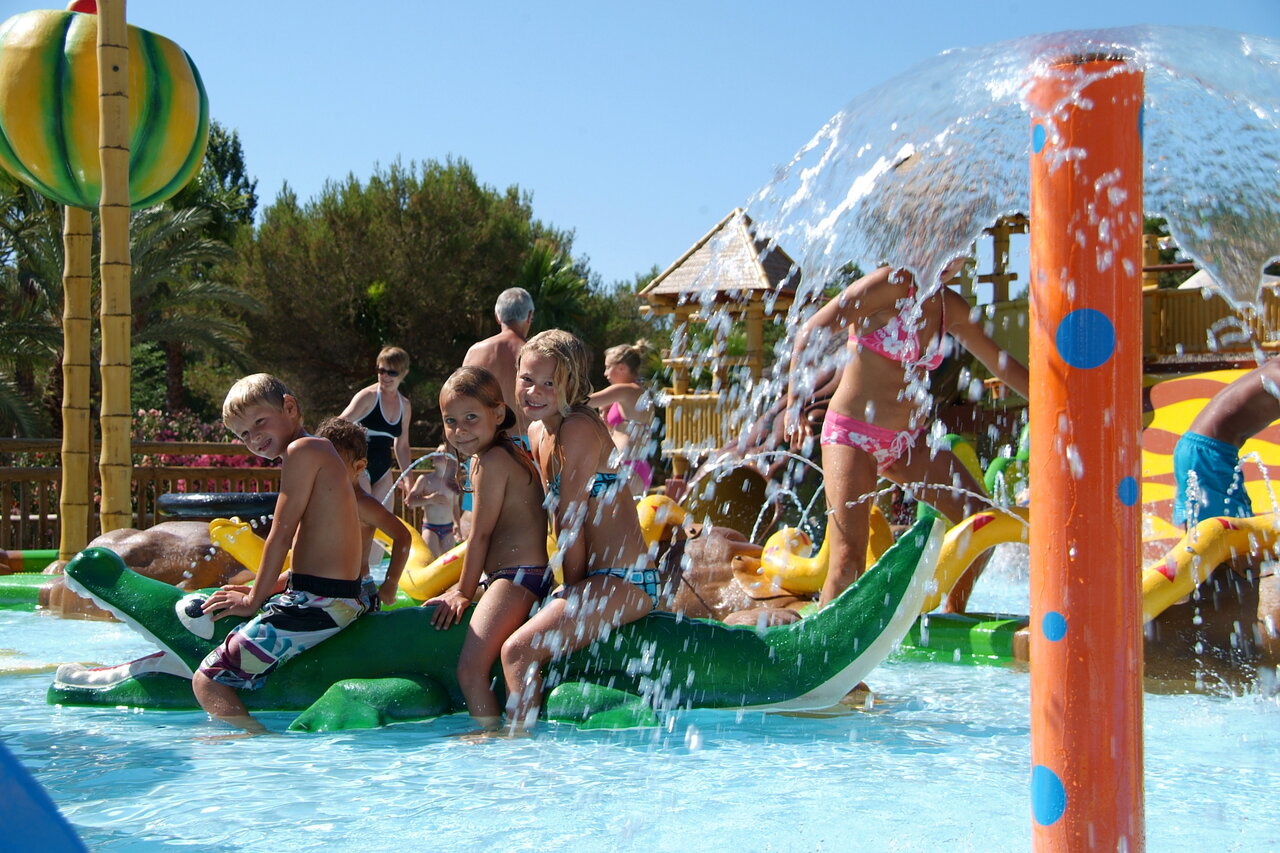 Children's water play area at CAPFUN La Baume campsite in Fr�jus (83).