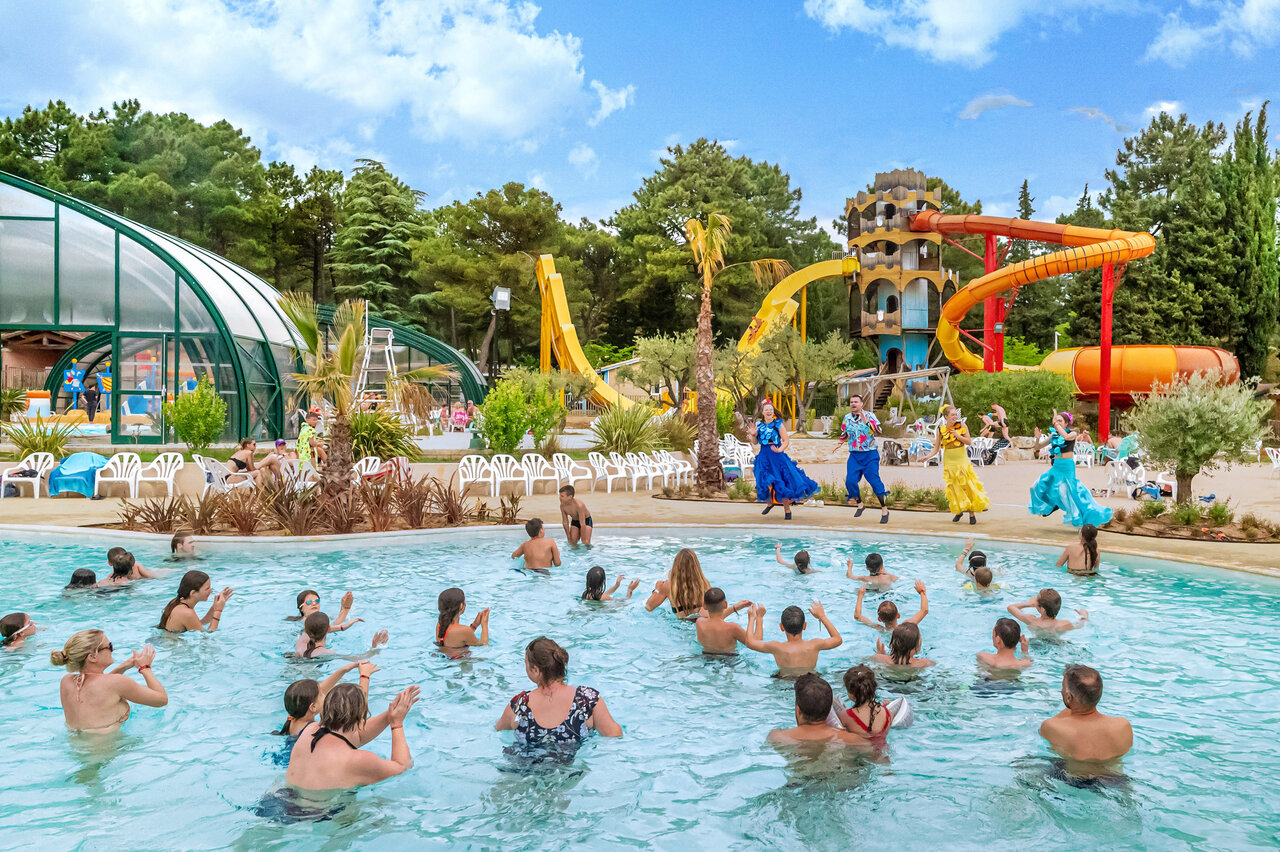 Outdoor pool, water slides and entertainment at CAPFUN Beauregard campsite in MORNAS (84).