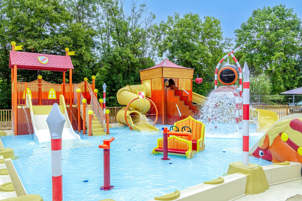 Fun pool, water slides and splash games at CLICOCHIC Beau Rivage campsite.