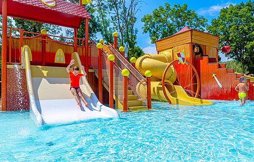 Water slides and games, pool at CLICOCHIC Beau Rivage campsite (24).