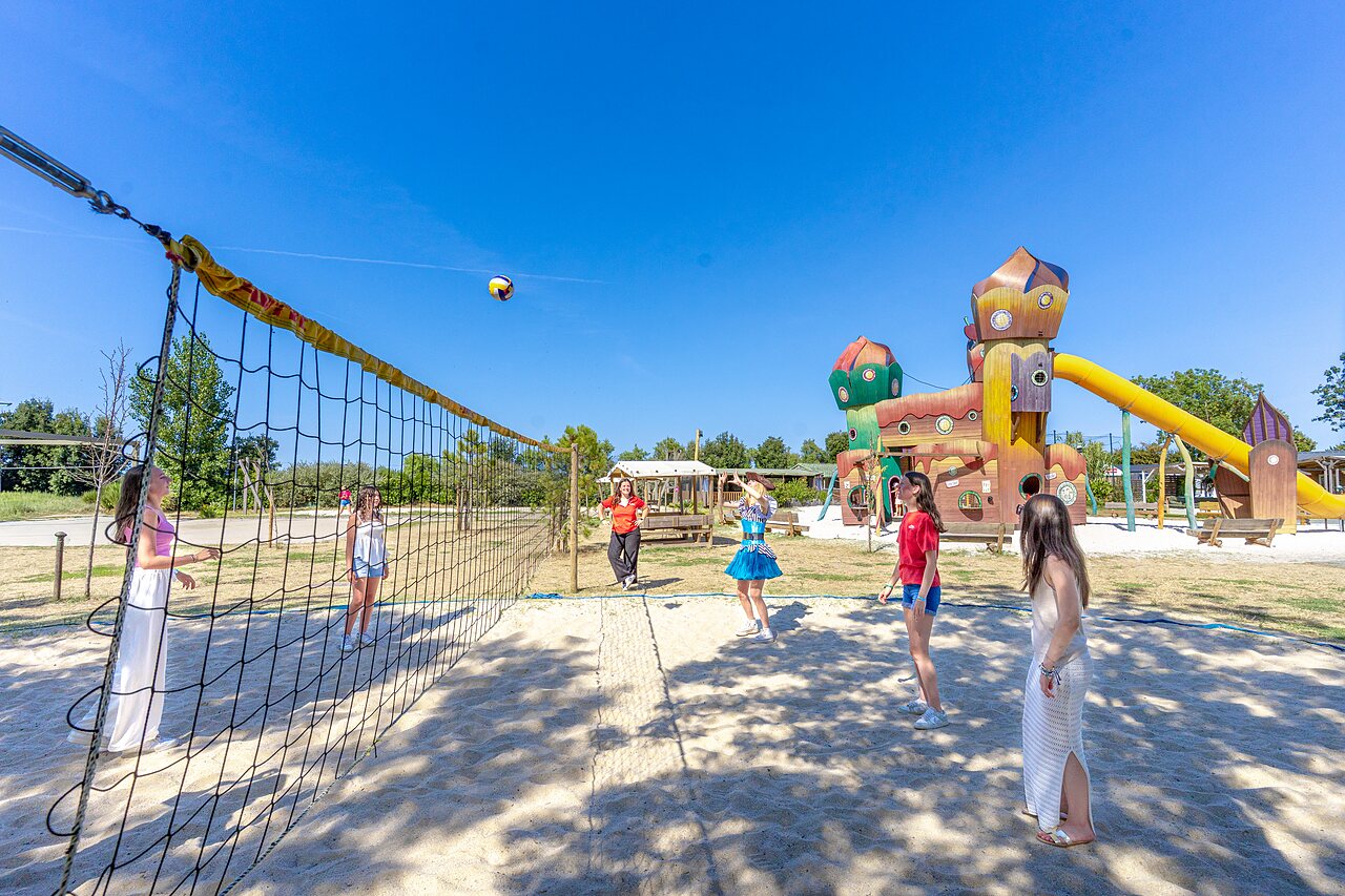 Beach volleyball at CAPFUN Bel Air campsite in Aiguillon sur Mer (85).