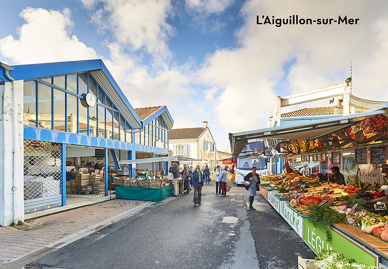 Lively market in L'Aiguillon-sur-Mer, a place to visit in Vend�e.