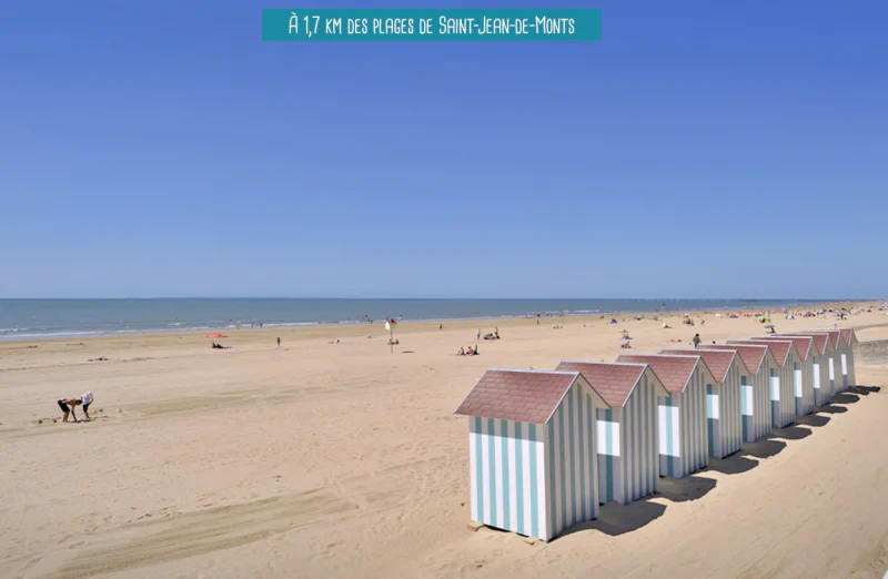 Saint-Jean-de-Monts beach with striped beach huts, Vend�e.