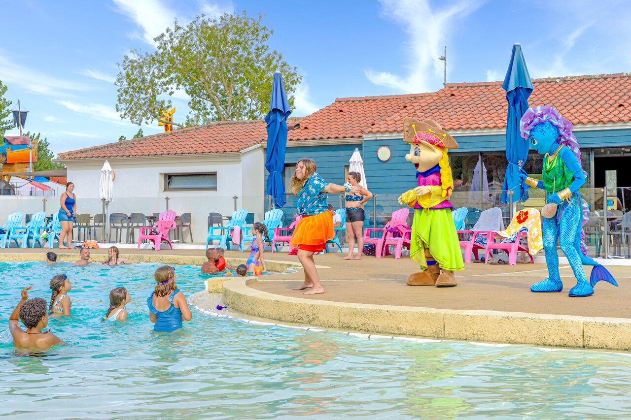 Animated pool, mascots at VAGUES OCEANES Bois Joly campsite, Saint-Jean-de-Monts.