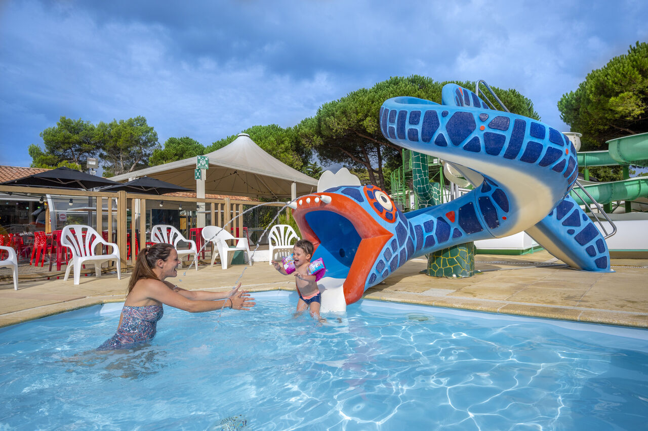 Swimming pool, snake slide, child and adult at CAPFUN Bonne Etoile in BOIS PLAGE EN RE (17).