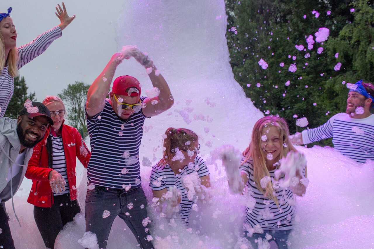 Foam party adults and children at CAPFUN Bonne Etoile campsite in BOIS PLAGE EN RE (17).