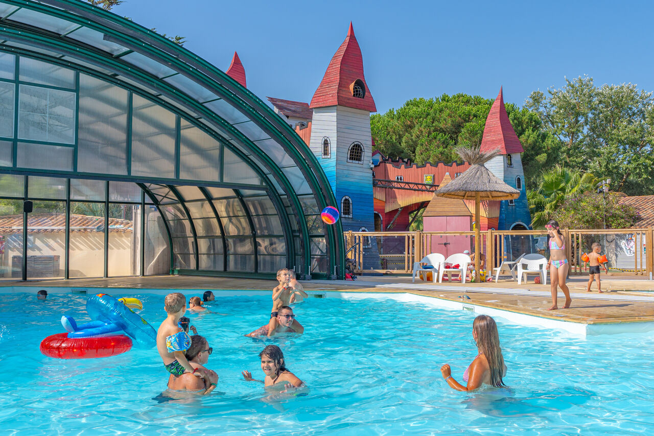Swimming pool, fun water park at CAPFUN Bonne Etoile campsite in BOIS PLAGE EN RE (17).