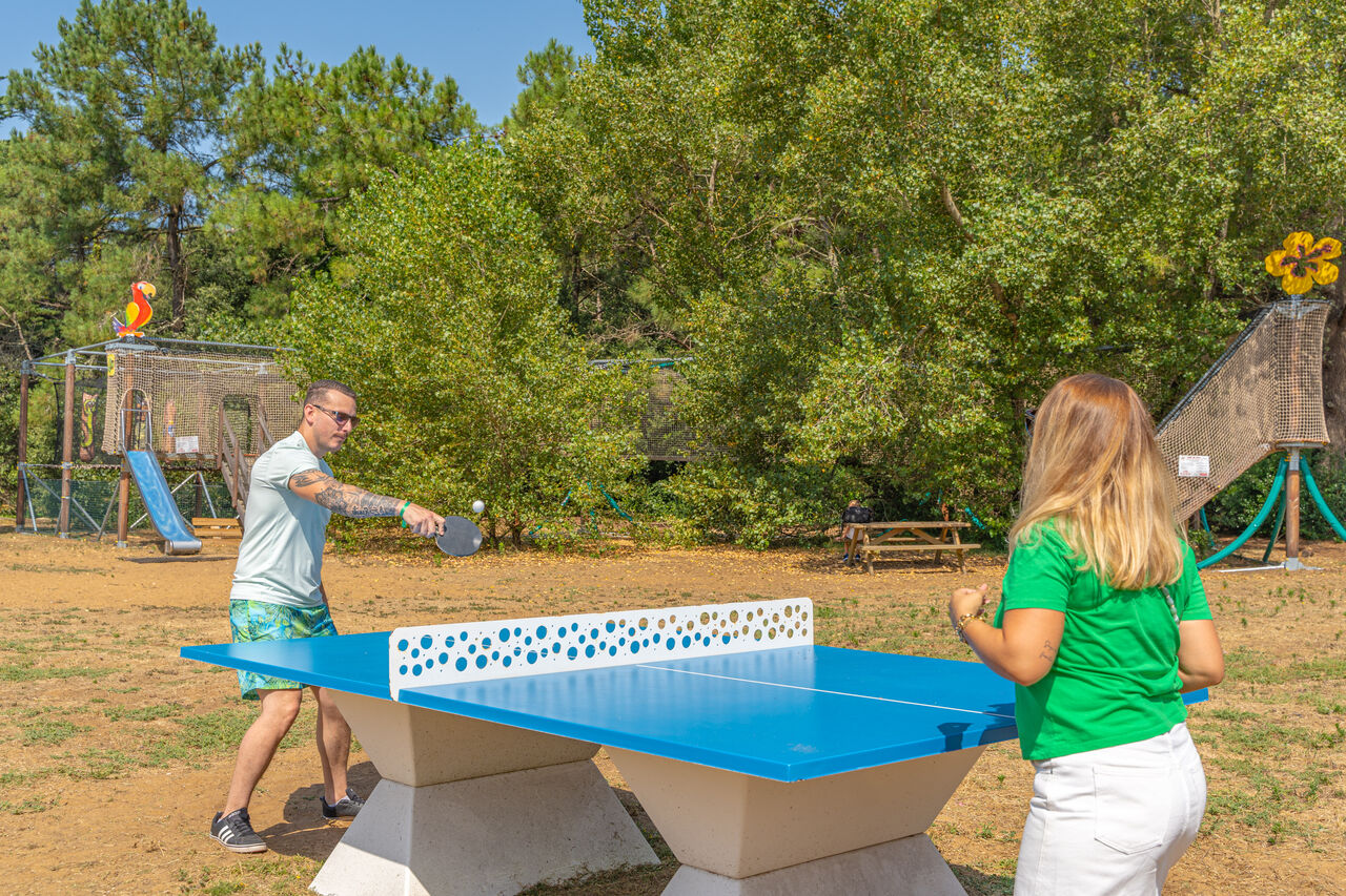 Outdoor table tennis and games at CAPFUN Bonne Etoile campsite in BOIS PLAGE EN RE (17).