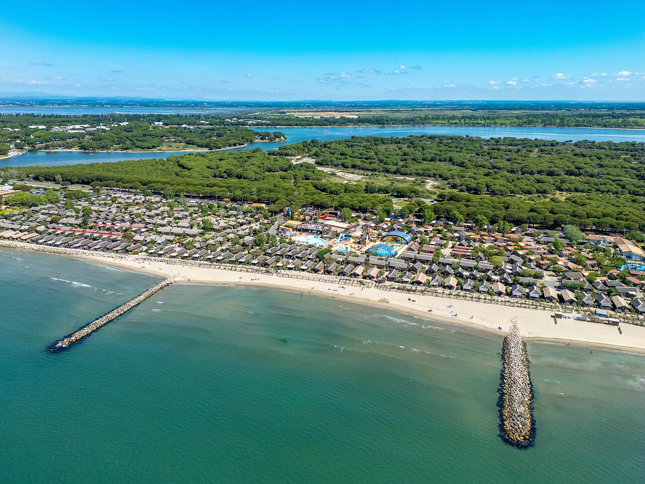 Beach, accommodations, water park CAPFUN Boucanet, LE GRAU DU ROI (30).