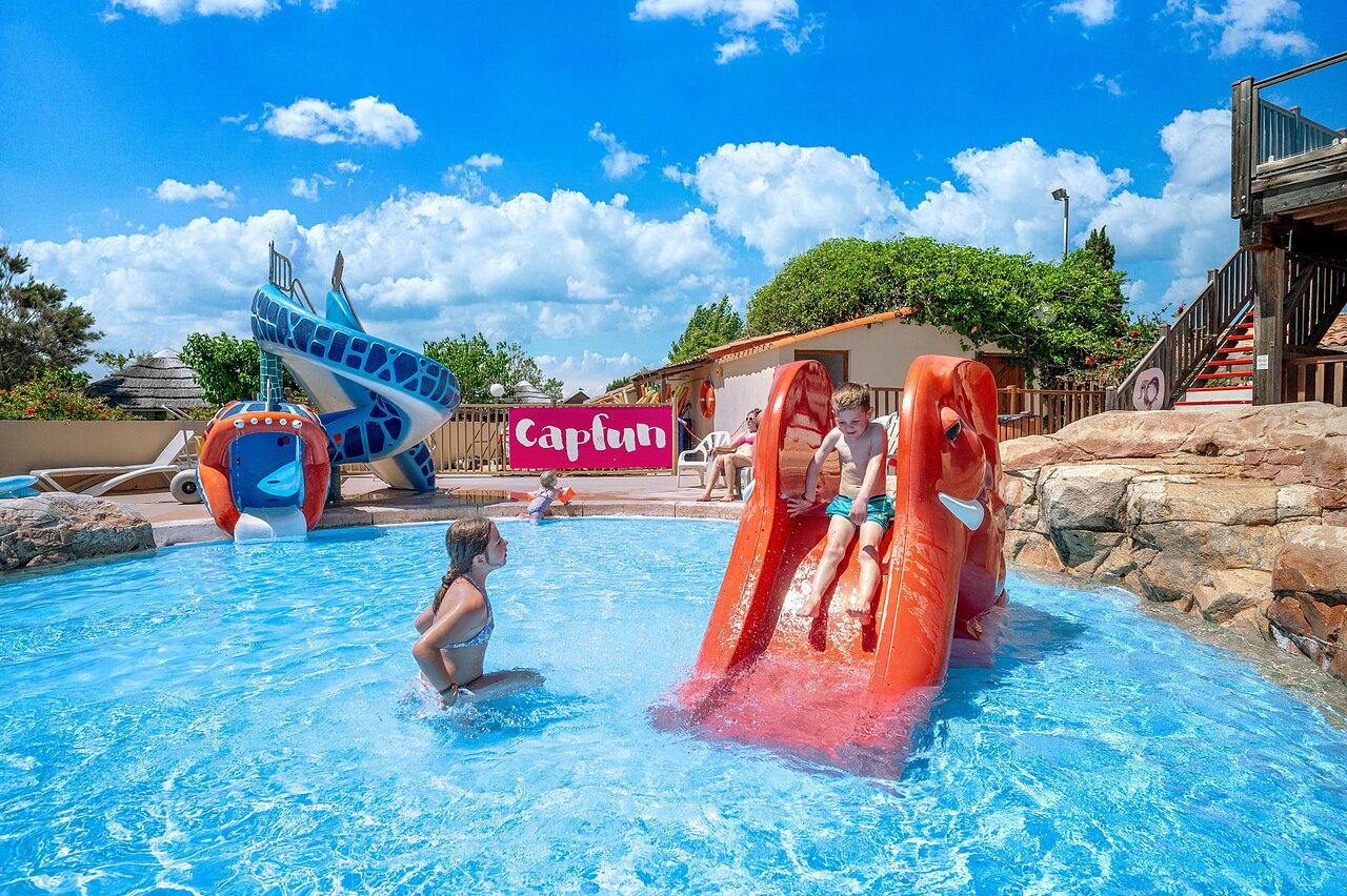 Swimming pool and water slides for children at CAPFUN Boucanet campsite in LE GRAU DU ROI (30).