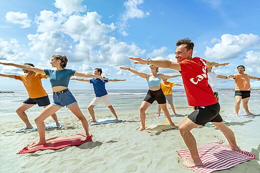 Group fitness activity on the beach at camping CAPFUN Boucanet in LE GRAU DU ROI.