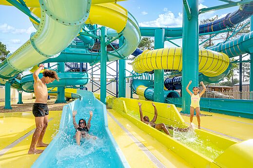 Colorful water slides, children at VAGUES OCEANES Boudigau campsite in LABENNE OCEAN (40).
