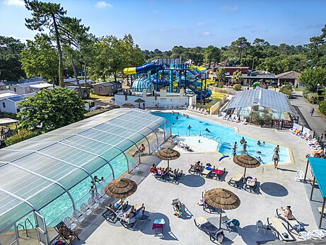 Large water park with pools and slides at VAGUES OCEANES Boudigau campsite.