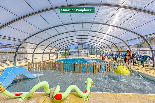 Covered swimming pool, slide and games at CLICOCHIC Brise de Cabourg campsite in Varaville (14).