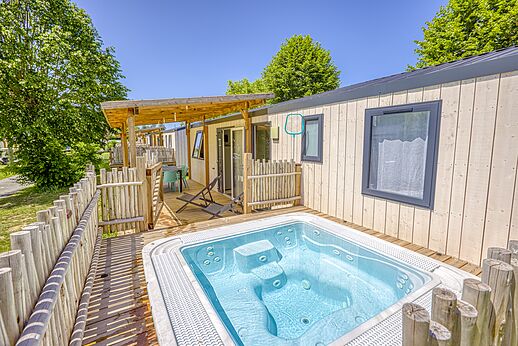 Modern mobile home with private jacuzzi at CLICOCHIC Brise de Cabourg campsite.