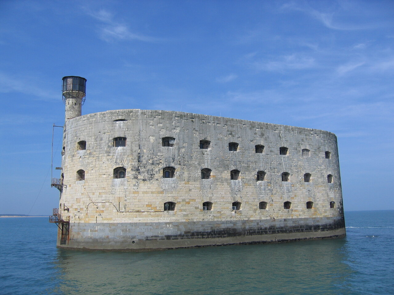 Fort Boyard, historic fortification at camping CLICOCHIC Cabanes d Ol�ron in ST GEORGES D'OLERON (17).
